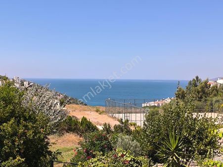 Plajlı Site İçerisinde Deniz Manzaralı Yıllık Kiralık
