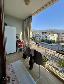 75.yıl Mahallesi'nde Vestel Okulu Çevresinde 3+1 Satılık Daire