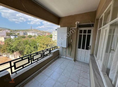 Şehir Merkezin'de3+1 Doğalgazlı Eşyalı Kiralık Daire