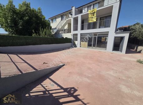 Urla Merkezde Kiralık İş Yeri