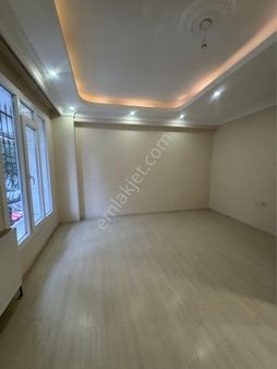 Esenyurt Devlet Ve Yeni Yapılan Çapa Hastanesine Metrobüse Yakın Dolmuşlaların Geçtiği Güzergahta