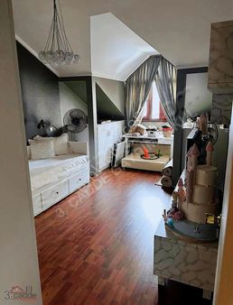 Bahçeşehir Şelale Villaları Köşe. Konumlu 5+2 Satılık.