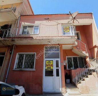 Gelibolu Yazıcızade'de 117m2 Müstakil Bahçeli 2 Katlı Satılık Ev