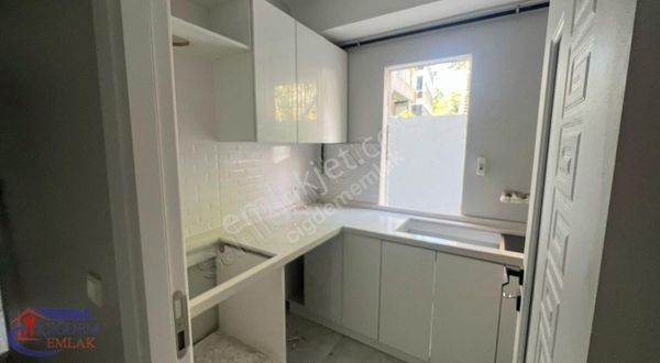 Bakırköy Kartaltepede Mahallesinde Satılık Sıfır Bahçe Kattı