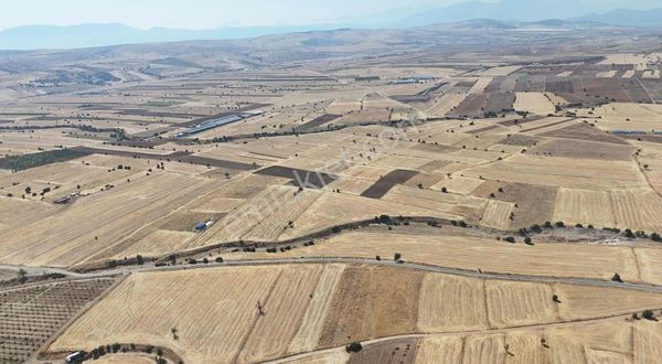 Çift Tarafıda Yol Yazlık İçin Uygun 4.573m2 Satılık Tarla