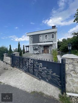 Akyazı'da Harika Manzarası İle Satılık Villa