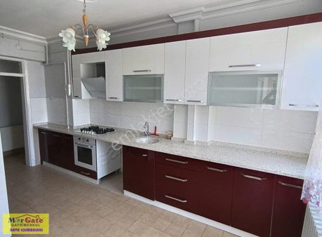 Keçeciler Ağalar Cami Yanı Arakat Bakımlı 3+1 Satılık Daire.