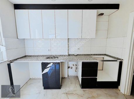 Tramvay Yakını İskanlı Sıfır Ayrı Mutfaklı 2+1 Yüksek Giriş