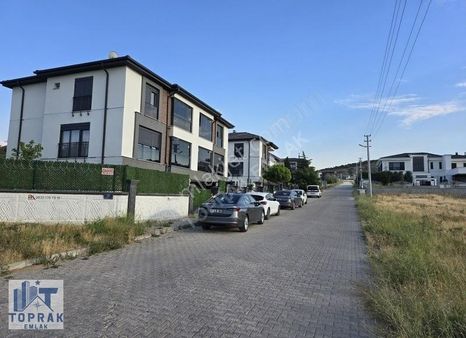 Toprak Emlk'tan Karabayırda Köşe Parsel Manzaralı Villa Arsası