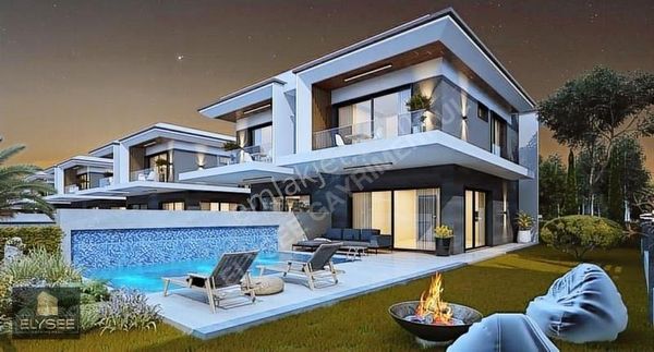 Kuşadası Davutlar Da Geniş Bahçeli Havuzlu Ultra Lüks Villa