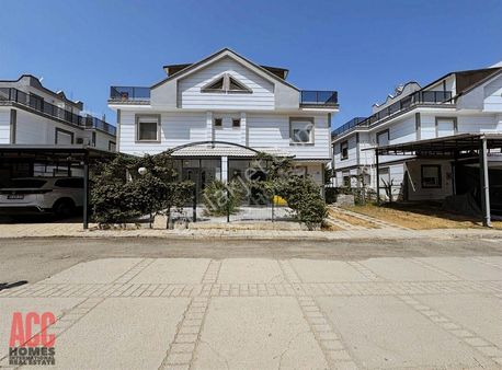 Acc Homes'tan Altıntaş'ta Site İçinde 4+1 Havuzlu Tripleks Villa