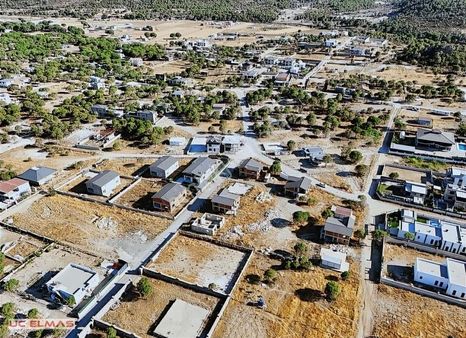 Üç Elmastan Aklınızı Baştan Alacak 80 M² Evi Olan 500 M² Bahçe