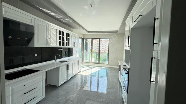 Senemden Ovacıkta 4. Katta Full Yapılı 4+1+kiler Site Dairesi