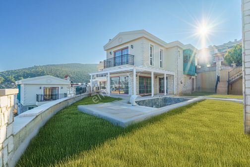 Bayraklıdede Mah Doğa Ve Deniz Manzaralı 4+1 Müstakil Lüks Villa