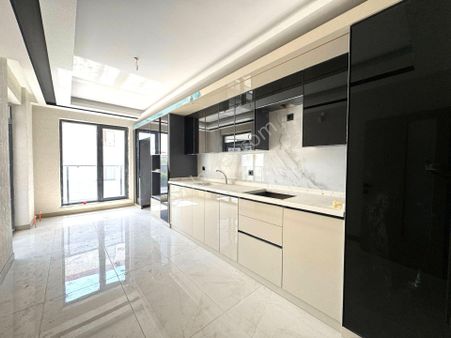 ** Karakaya'da Sıfır Bina 4+1 Ara Katta Lüks Yapılı Satılık Daire **