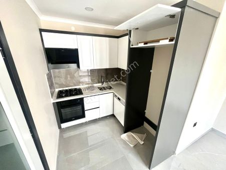 Yükselden Altınkumda Geniş Balkonlu Arakat Açık Mutfak 1+1 Daire
