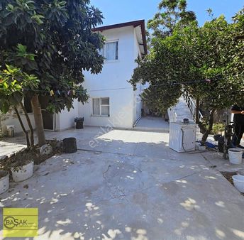 Başak'tan Çarşı Merkezde Satılık 2 Katlı Müstakil Bahçeli Ev