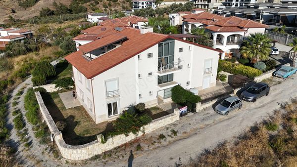 Kuşadası Güzelçamlı Deniz Manzaralı Bakımlı Satılık 2+1 Daire