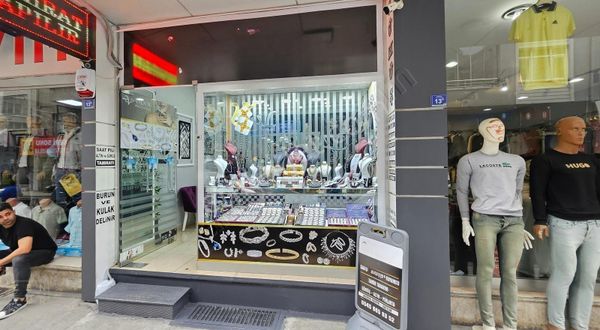 Century 21'den Devren Kiralık Gümüş & Saat Dükkanı!