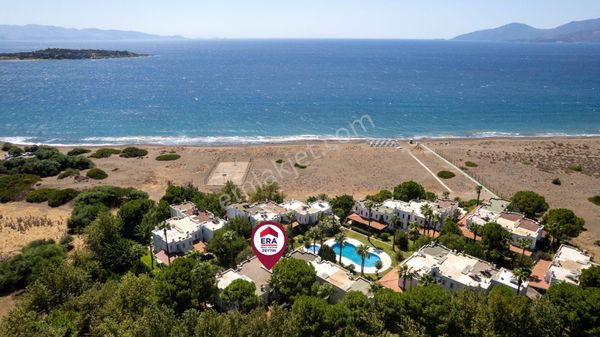 Datça Zarbun Sitesinde Denize Sıfır, Havuzlu 2+1 Satılık Villa