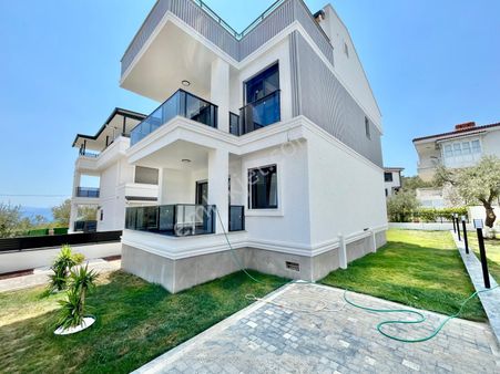 Gümüş'den 300 M² Arsa İçinde Şahane Deniz Manzaralı 5+1 Müstakil