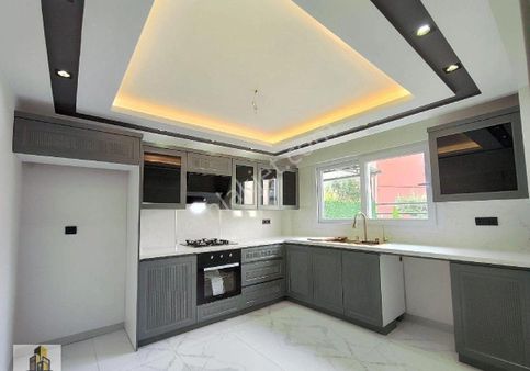 Belediye Evlerin'de 4+1 K.mtfk Teraslı Bahçeli 3 Banyolu Full Yapılı Lüx Triplex