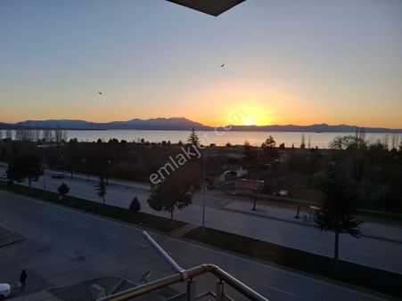 Full Göl Manzaralı Geniş Daire