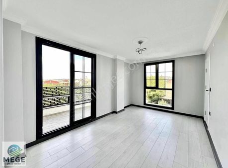 Megeden Yeniçiftlikte Denize Yürüme Mesafesinde Satılık Villa