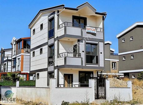 Megeden Yeniçiftlikte Denize 300 M. Mesafede Satılık Villa