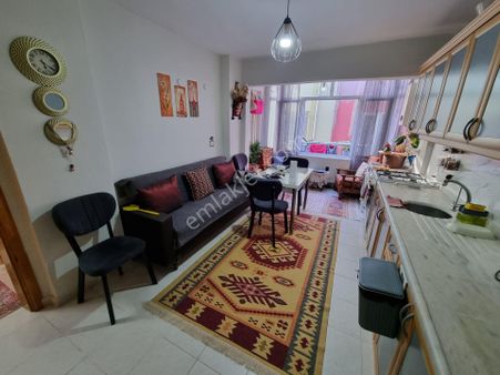 Karasu'da Sahile Yakın Ara Kat Eşyalı Satılık 2+1 Daire