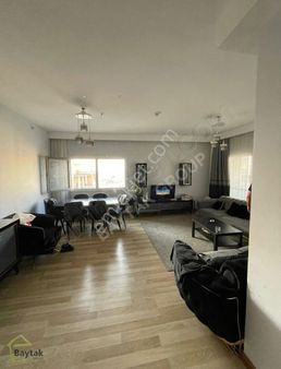 Boş Oturuma Hazır Arakat Bulvar Istanbulda 3+1 Satılık Daire