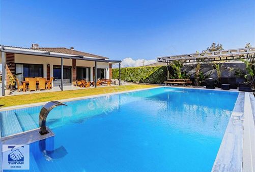 Alaçatı Mamurbaba'da Tek Katlı Havuzlu Müstakil Yaşam