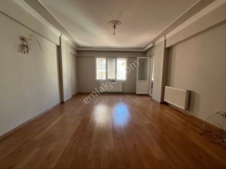 Menemen Lise Yolunda Kiralık Geniş 2+1 Ferah Doğalgazlı Daire