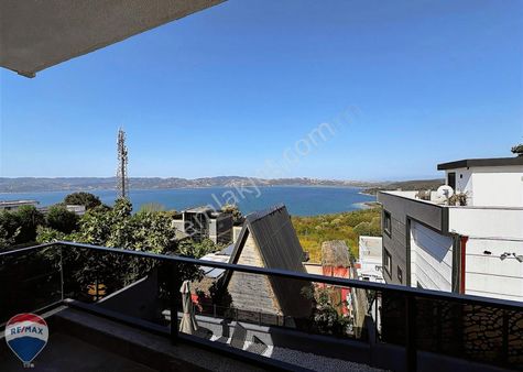 Remax Mavi'den Göl Manzaralı Havuzlu Müstakil Villa