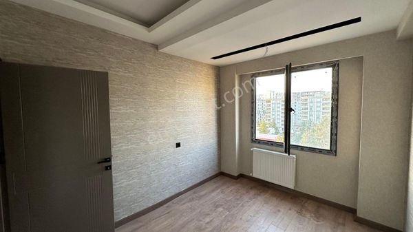 Deniz Gayrimenkul’den Sırrın Karşıyakada Satılık+lüx-2+0 Daire