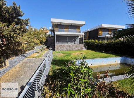 Urla Bademler Havuzlu 5+2 Müstakil Tripleks Villa