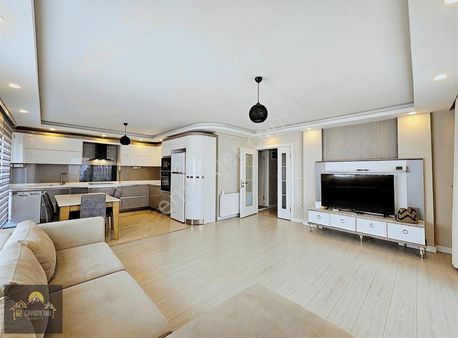 Kuşadası'nda Havuzlu Sitede Eşyalı Kiralık Doğalgazlı 2+1 Daire