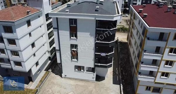 Mutfak Salon Ayrı Cam Balkonlu 2+1 Deniz Manzaralı Lüks Daireler