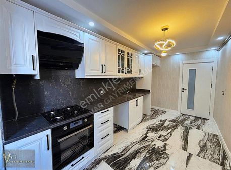 /// Var Gayrimenkul'den Fevzipaşa Merkezde 120m2 Ful+ful Lüx 2+1