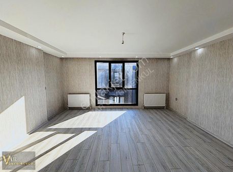 //var Gayrimenkul'den Çarşı İçinde Büyük Teraslı Ful+ful Lüx 3+1