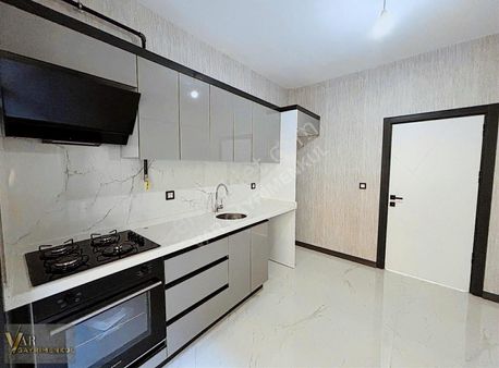 //var Gayrimenkul'den//iskanlı+katmülkiyetli Ful+ful Lüks 3+1 Ev