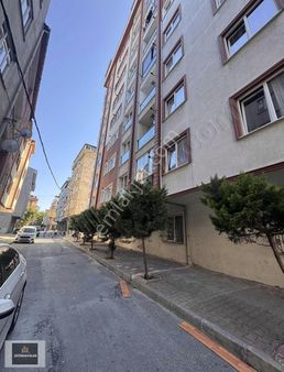 Metronun Yanıbaşında Butik Sitede Satılık 2+1 Arakat Daire