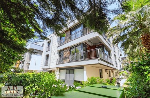 Güzeloba'da Şık,konforlu 2+1 Ayrı Mutfak,2 Banyo Ve 3 Cepheli