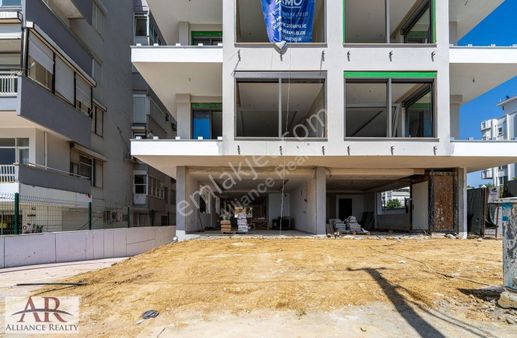 Antalya'nın En Merkezi Yerinde Ana Caddede Deniz Manzaralı