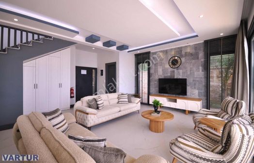 Kalkanda Denize Sıfır Panoramik Manzaralı Kiralık Özel Villa