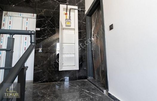 Yeniköyde Doğalgazlı Ebebeyn Banyolu Asansörlü 3+1 Daireler