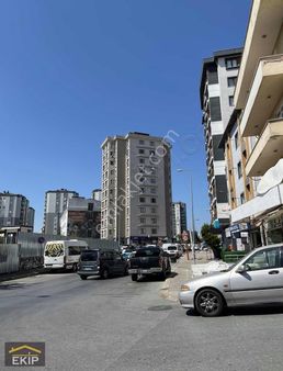 Cadde Üzeri Metroya Yürüme Mesafesinde Fırsat Daire