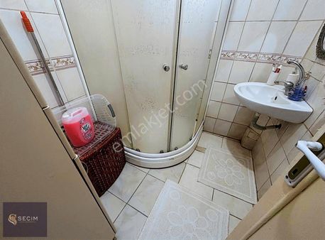 Seçim Emlak'tan Aydınlıkevler 'de Ara Kat 3+1 Daire