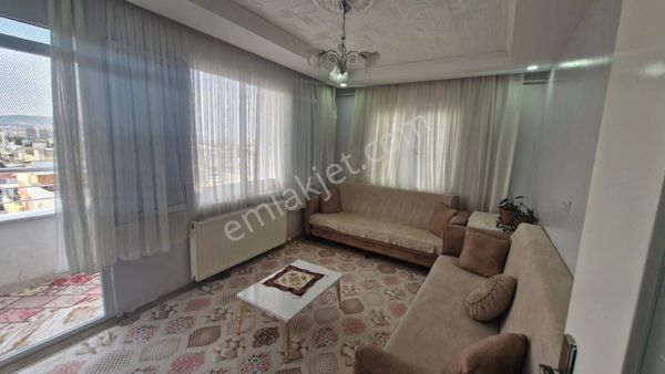 Emir Emlak Ofisinden 60.yıl Mahallesinde 2+1 Daire