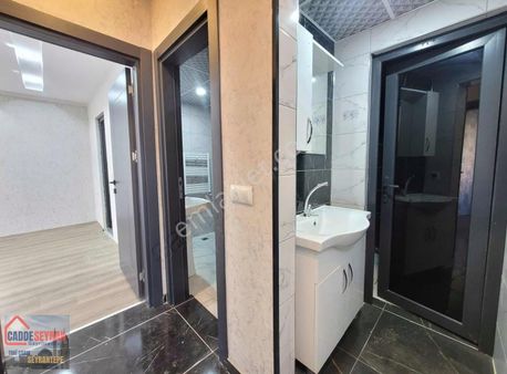 Cadde Seyrandan Kiralık 3+1 Site İçerisinde